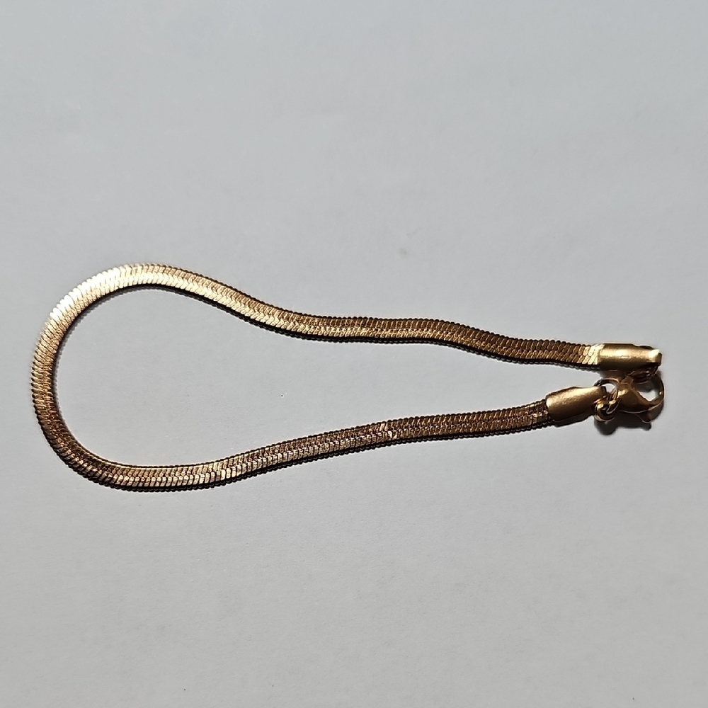 Elegant Gold Bracelet